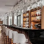 Royal Champagne & Otel 5*