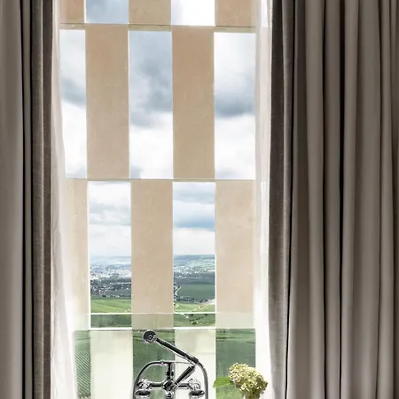 Royal Champagne & Szálloda 5*