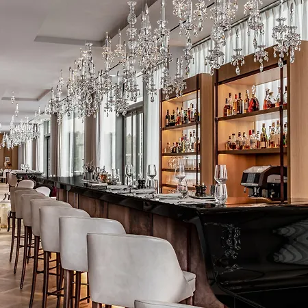 Royal Champagne & Hotel 5*