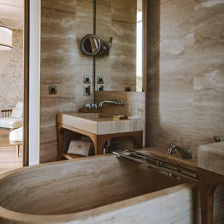 Royal Champagne & Szálloda 5*