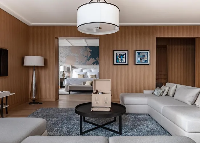 Hotel Royal Champagne & 5*