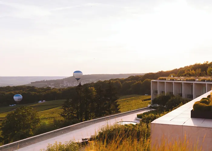 Royal Champagne & Ξενοδοχείο 5*