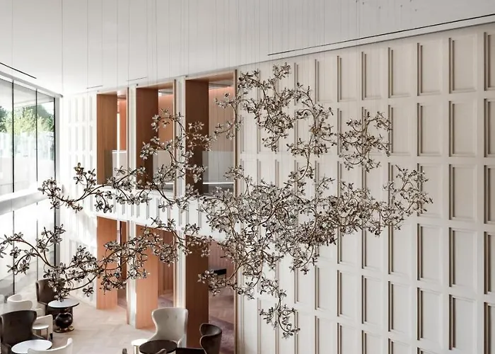 Royal Champagne & Ξενοδοχείο 5*